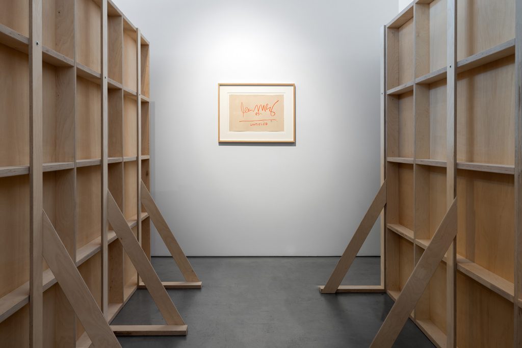 Vue de l’exposition Untitled de l'artiste Jean-Michel Basquiat à la galerie The Intermission, Le Pirée, Grèce, 2025