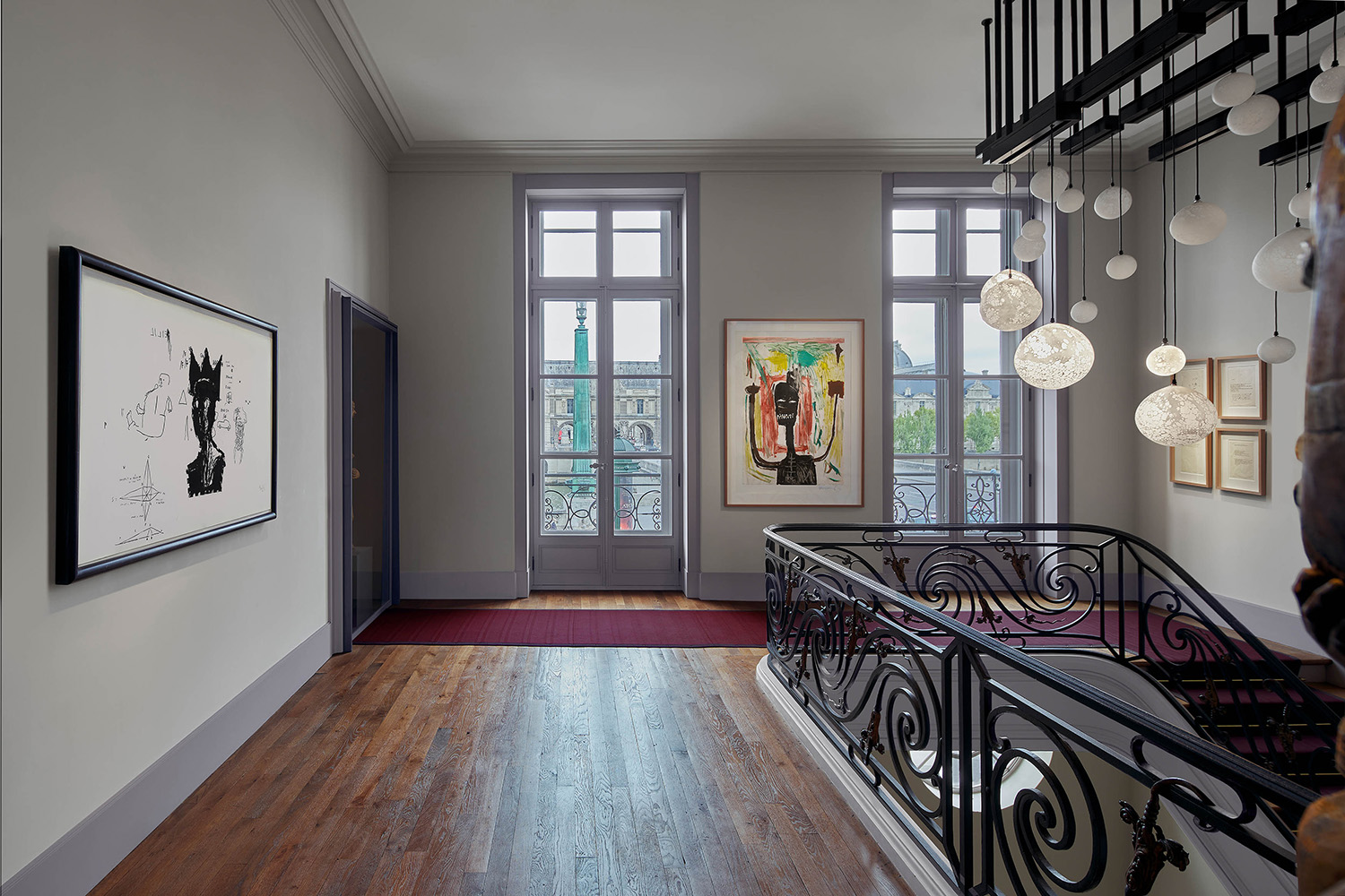 Vue de l’exposition Jean-Michel Basquiat et l'Univers Kongo à la Galerie Gradiva, Paris, France, 2022