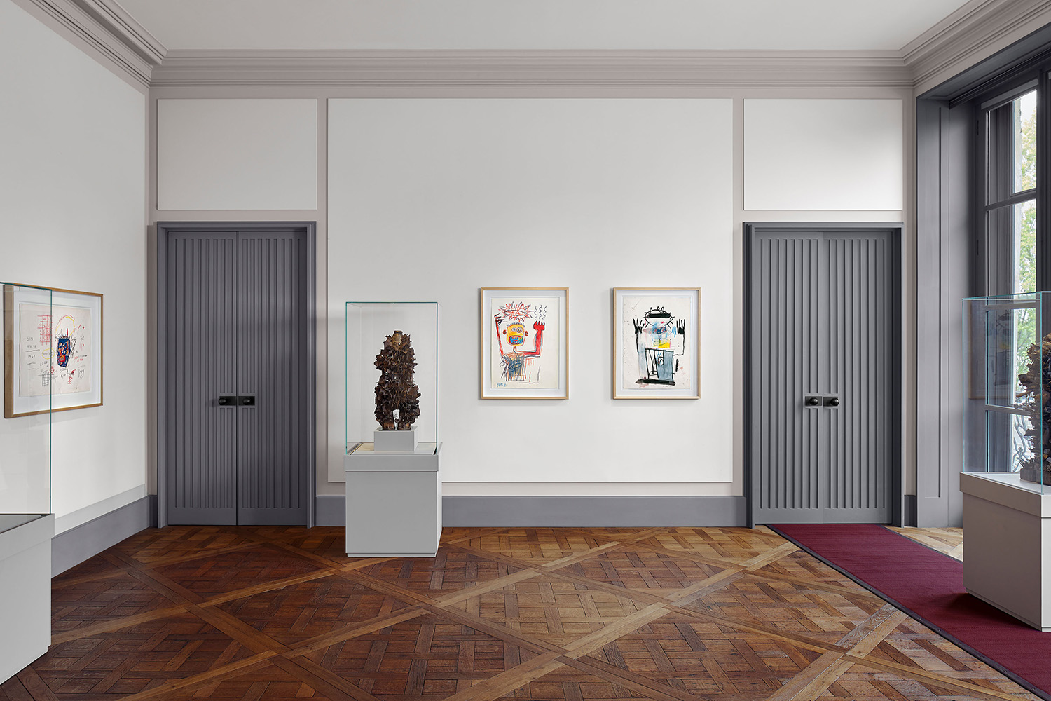 Vue de l’exposition Jean-Michel Basquiat et l'Univers Kongo à la Galerie Gradiva, Paris, France, 2022