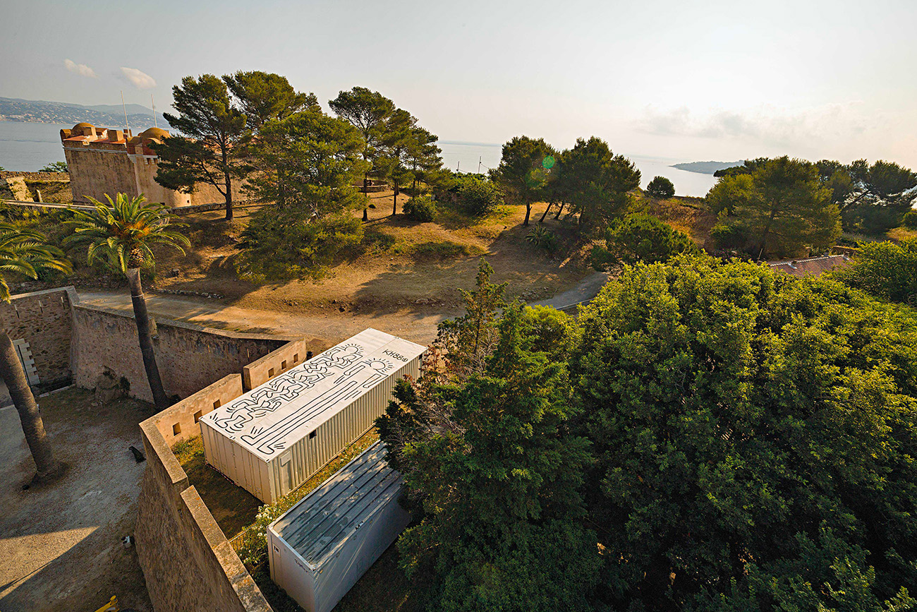 Vue de l’exposition Keith Haring à la Citadelle de Saint-Tropez, Saint-Tropez, France, 2021