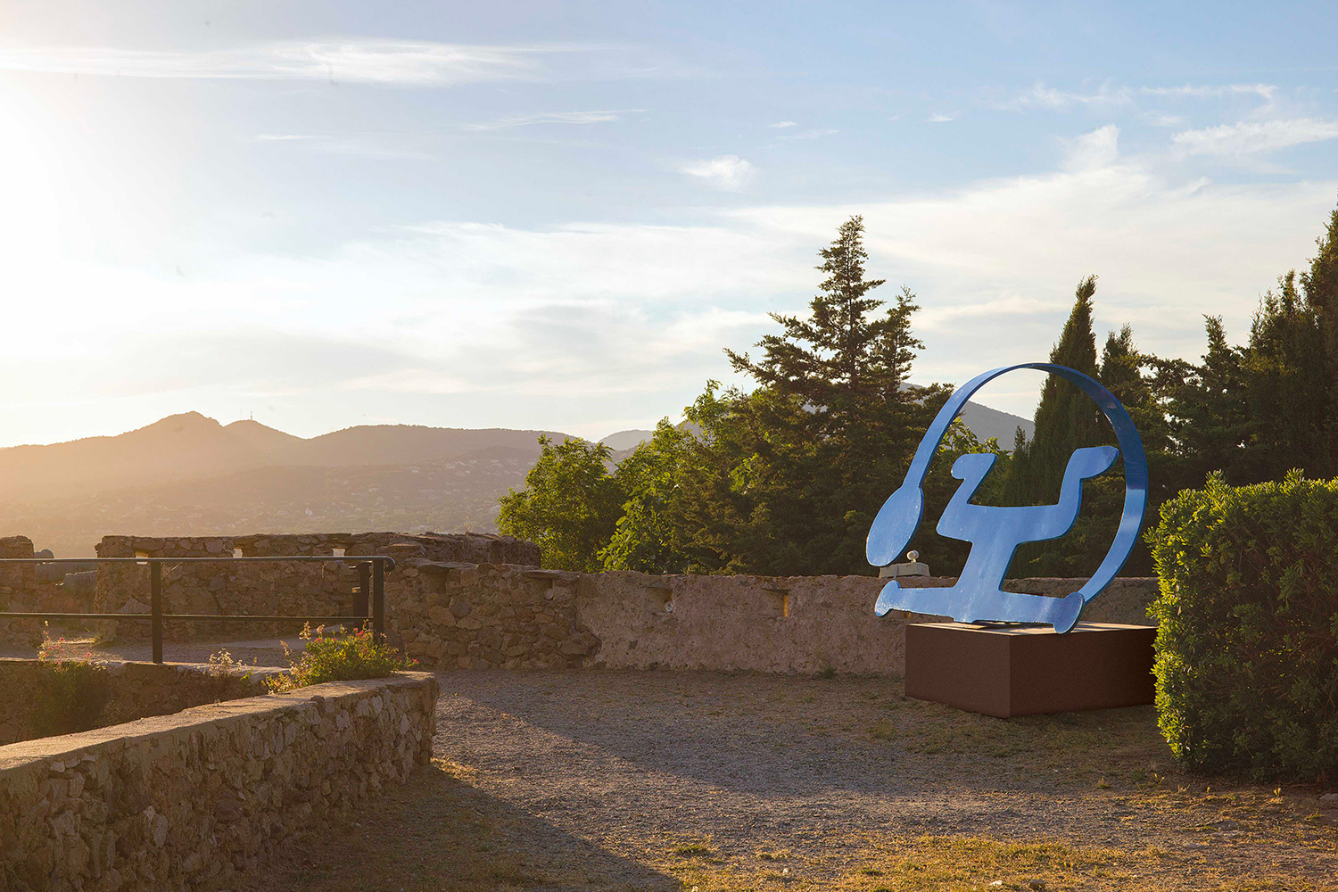 Vue de l’exposition Keith Haring à la Citadelle de Saint-Tropez, Saint-Tropez, France, 2021