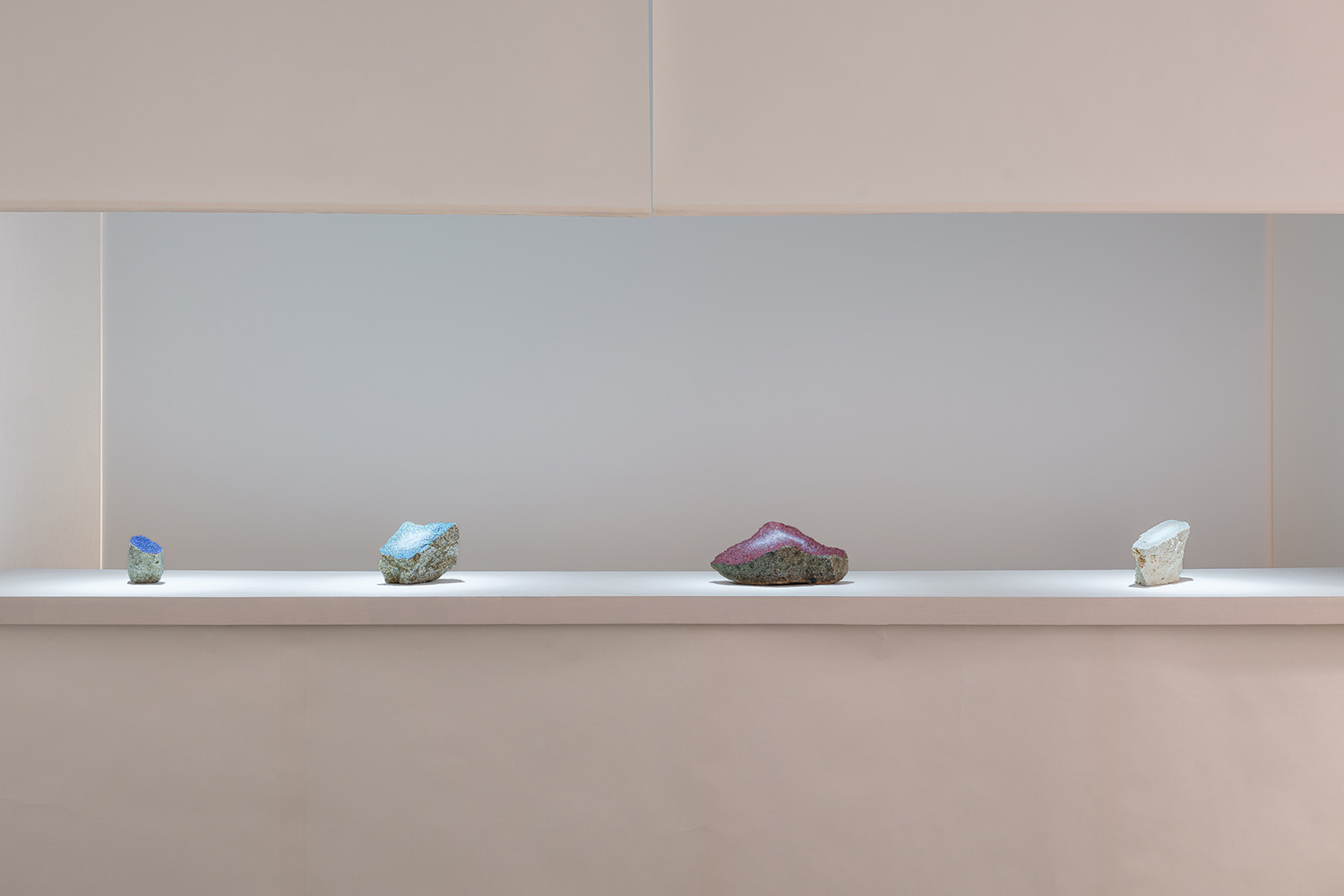 Vue de l’exposition Eternity de l'artiste Makoto Ofune à la Galerie Enrico Navarra, Paris, 2025