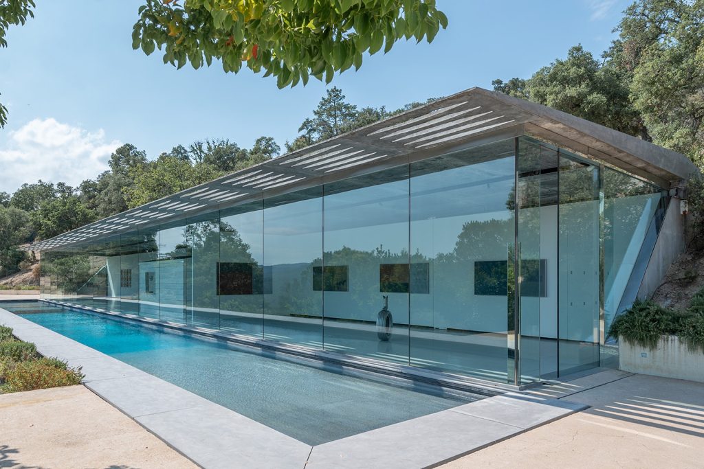 Vue de l’exposition Faith de l'artiste Matt McCormick à la Villa Navarra, Le Muy, France, 2024