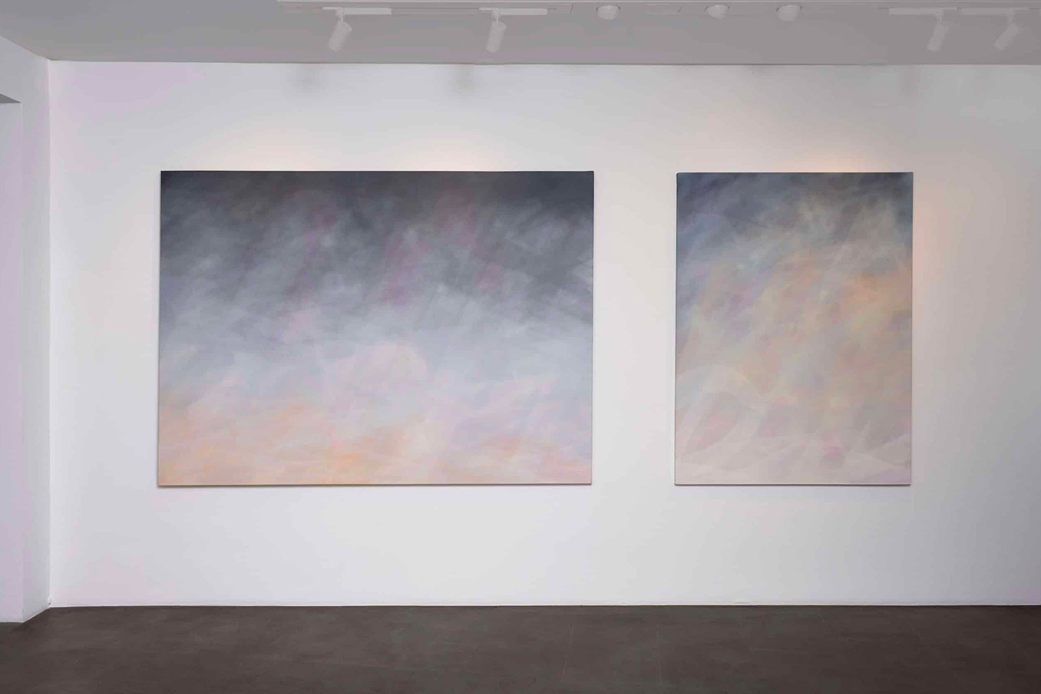 Vue de l’exposition Voyages sur le Motif de l'artiste Renk à la Galerie Enrico Navarra, Paris, France, 2023