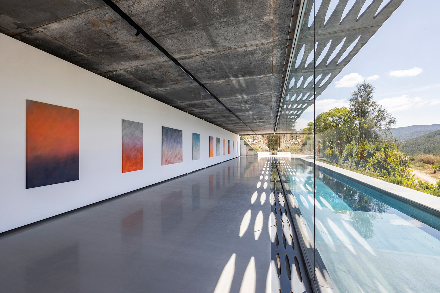 Vue de l’exposition Voyages sur le Motif de l'artiste Renk à la Villa Navarra, Le Muy, France, 2023